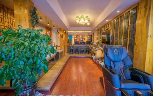 Floral Hotel · Smiling in the Flowers Lugu