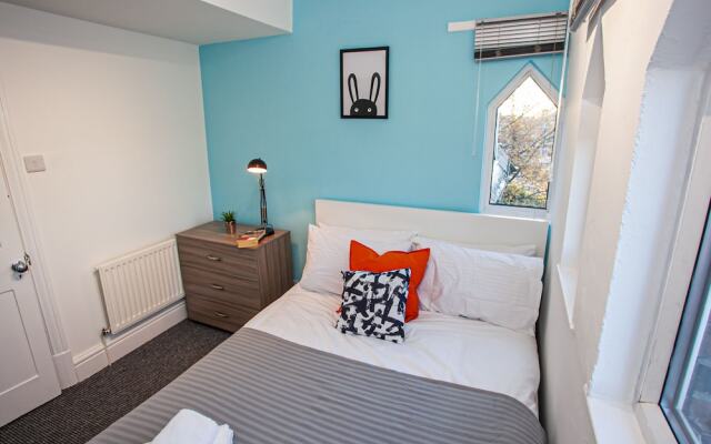 The Manchester Pad - Sleeps 12