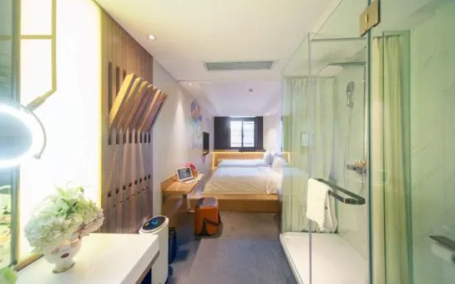 Yuzhan No.8 Art Hotel (Shanghai Beach Branch)