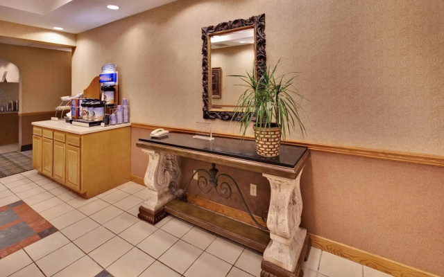 Holiday Inn Express Hotel & Suites Clinton by IHG