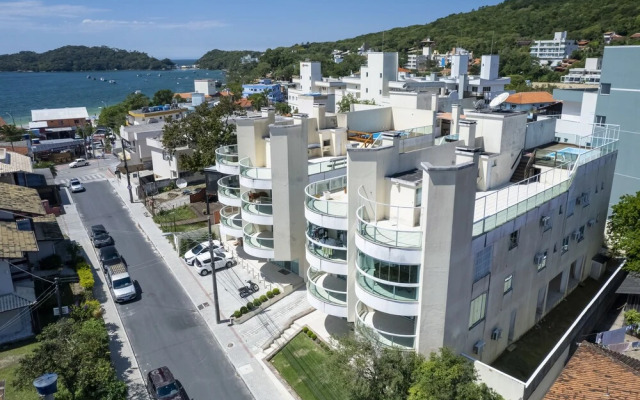 896 - Cobertura com piscina e vista mar