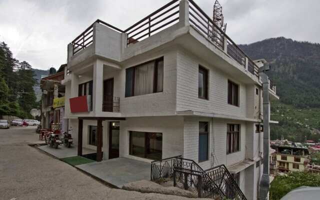 OYO 38167 Maa Charan Residency
