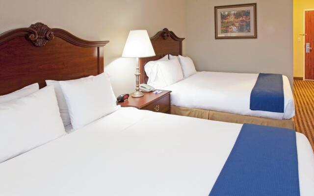 Holiday Inn Express & Suites Waxahachie by IHG
