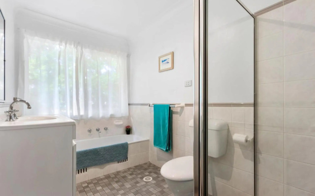 Baileys Retreat - Pet Friendly - 10 Mins Walk to Beach