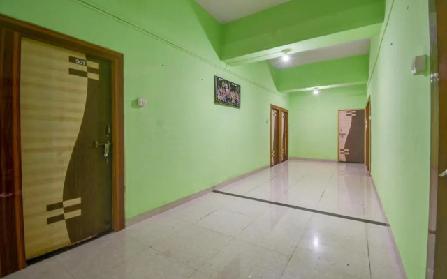 Shraddha Lodging by OYO Rooms
