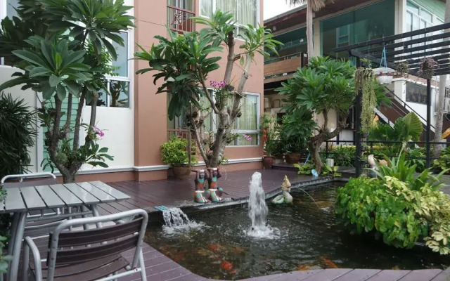 Tarawadee Sriracha Apartment