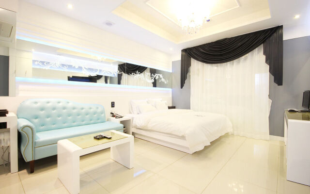 Dom Hotel