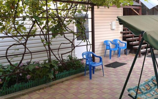 Guest House on Festivalnaya