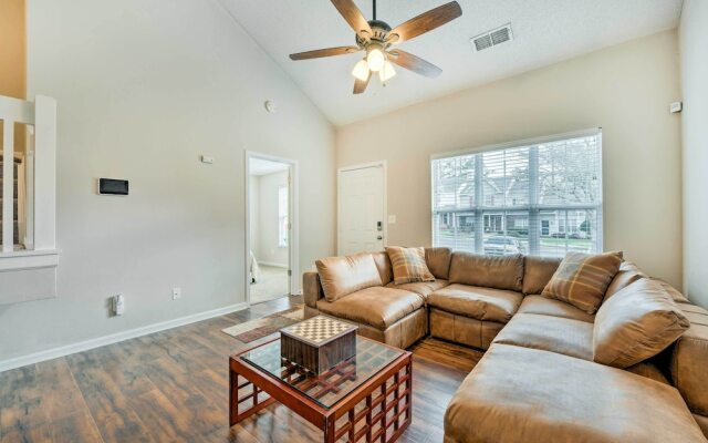 Chic Charlotte Townhome w/ Community Pool