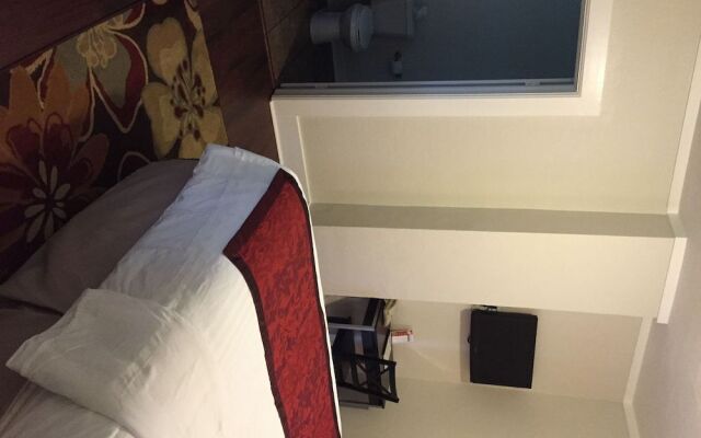 Nader's Motel & Suites