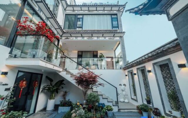 Yishanyihai Designer B&B (Dali Ancient Town)