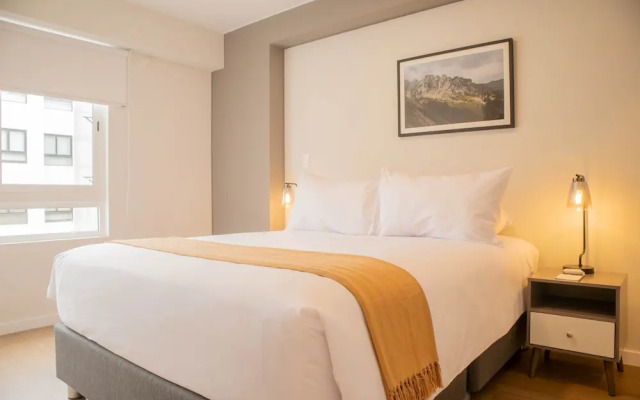 w Inviting 2BR w Balcony in Lively Miraflores