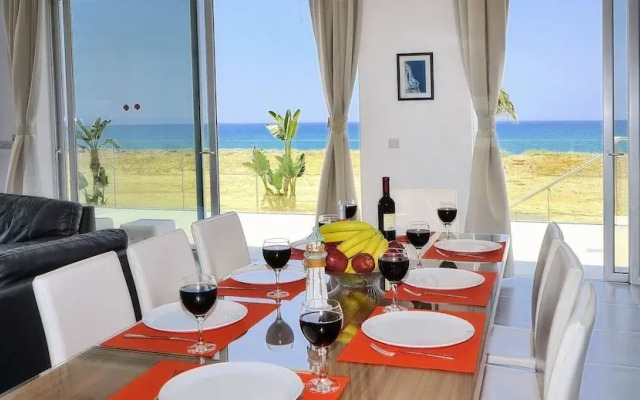 Blue - Beach Front Spectacular Villa Sleeps 10