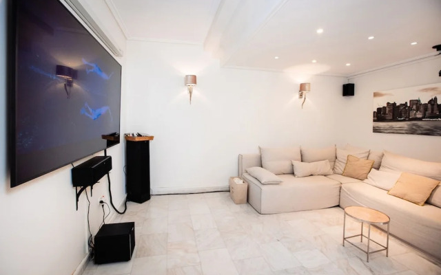 South Blue Tranquil Villa