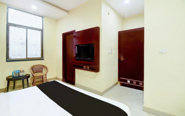 Luxury Stays With Pool Near Akshardham Temple