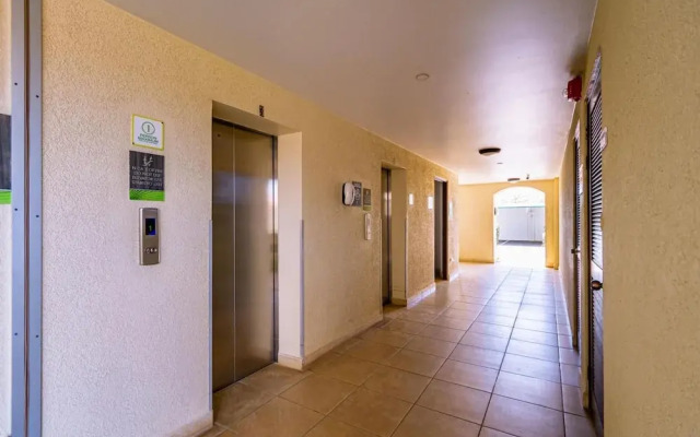 2BR Duplex Palmaruba Condos w Great Location