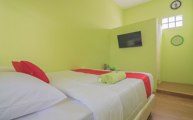 Wisma Syariah Melon Paska by RedDoorz – Guest Rooms – Subang