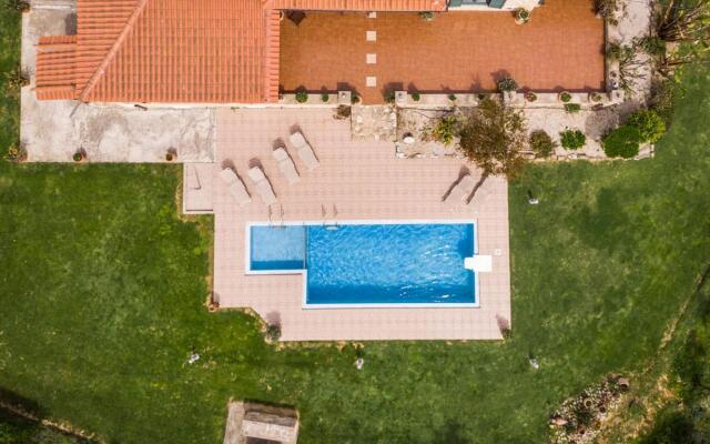 Athina Traditional Villa | Stalos