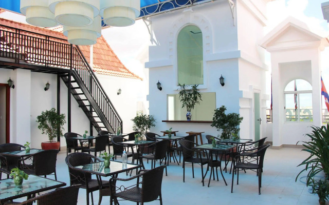 Khollywood Hotel