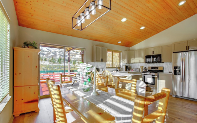 Walk to Cabriolet Lift! 3,600-sq-ft Family Home