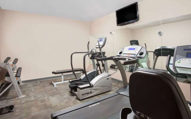 Wingate by Wyndham - Columbia