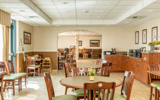 Boothill Inn And Suites