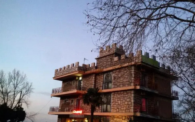 Artemis Hotel