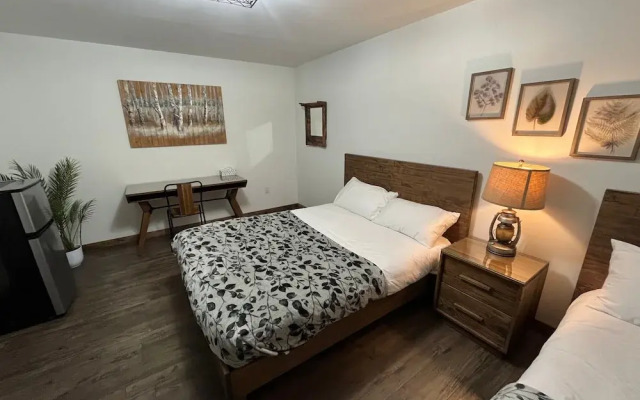 Arctic Divide Inn & Motel