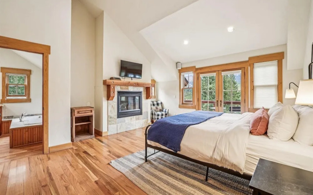 Little Bear Lodge 4 Bedroom Home