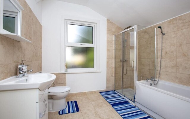 Dream Home Estate - 3 Bedrooms 2 Bathrooms