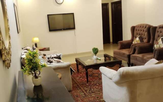 Impeccable 3-bed Apartment in Lahore