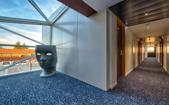 Le NexHotel