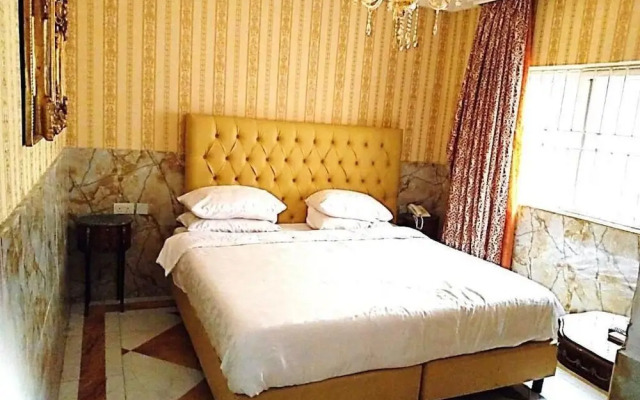 Grand Emperor Hotel