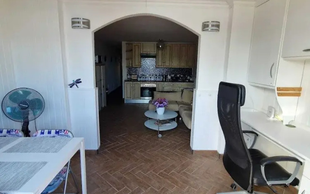 2 bed Apartment That Steps out on to the Pool