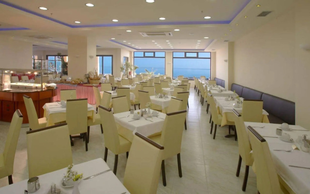 Atlantis Beach Hotel