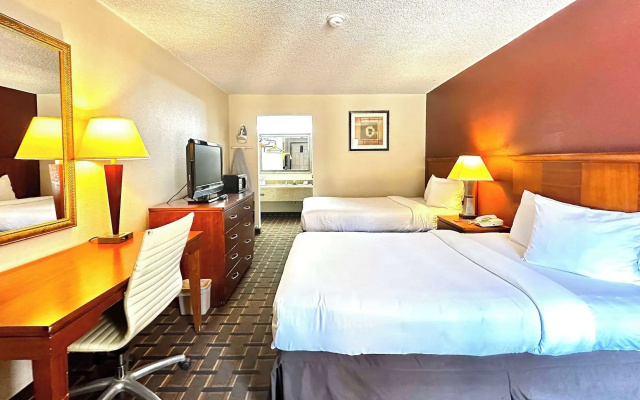 Days Inn & Suites by Wyndham Bossier City/Casino Area
