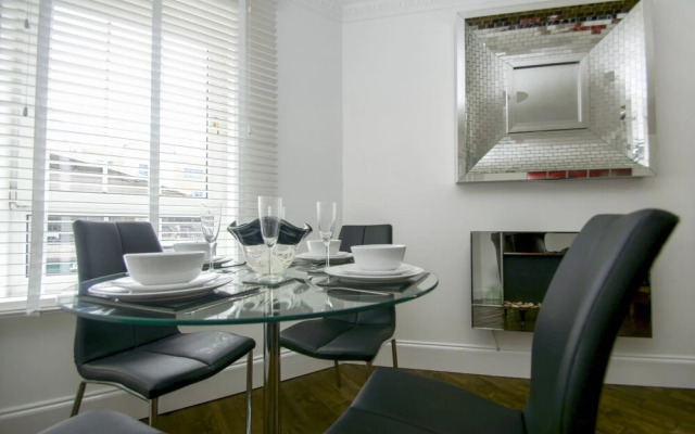 Portside Apartment Parking by Brighton Holiday Lets