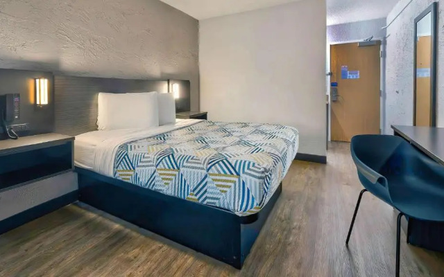 Days Inn Glendale/Milwaukee N. Area