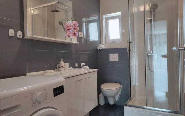 Modern Apartment in Kastel Stafilic With Fenced Garden