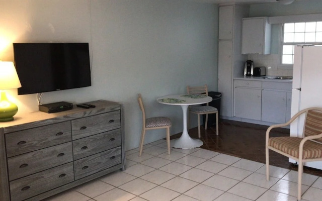 Paraquet Apartments