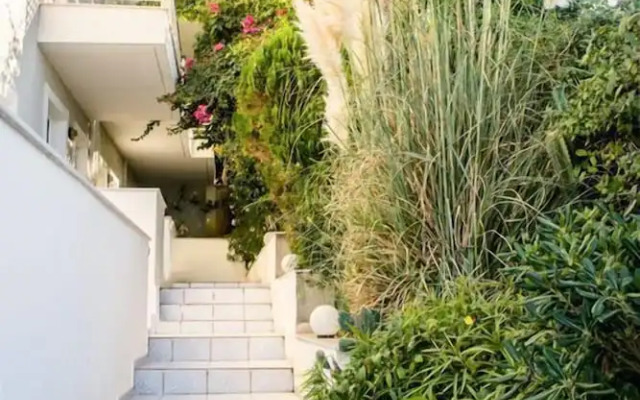 Sea Horizon Apartments