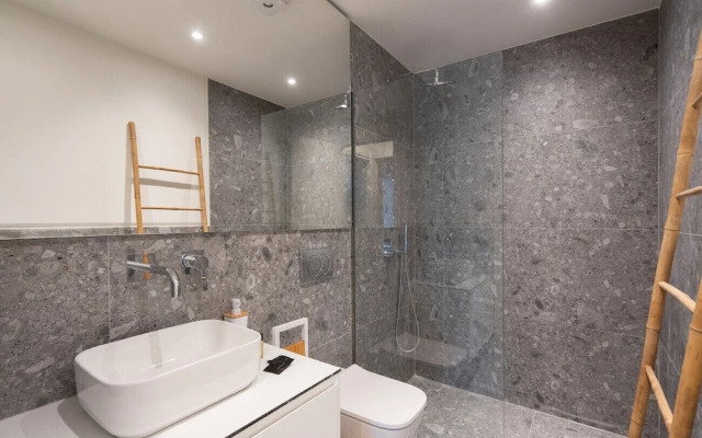 LIV Athinum 1 - Luxury Apartment 1C
