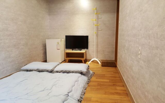 Hwangridangil Adamjeong Hanok Stay