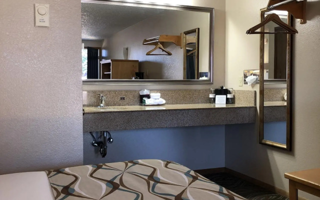Super 8 by Wyndham Florence OR
