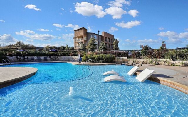 The Elvis Presley Urban Luxury Apts Austin