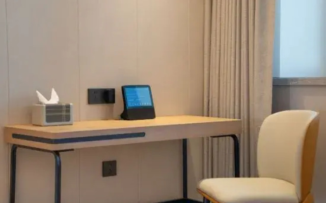 Homeinn Plus Hotel (Kuytun Railway Station)