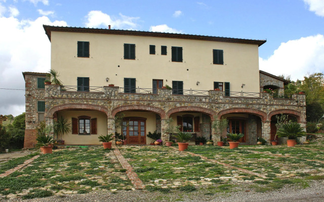 Country House in Chiusdino With Panoramic Views