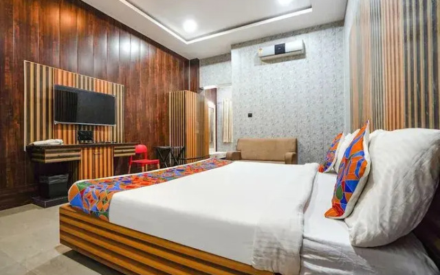 Fabhotel Rahul Palace