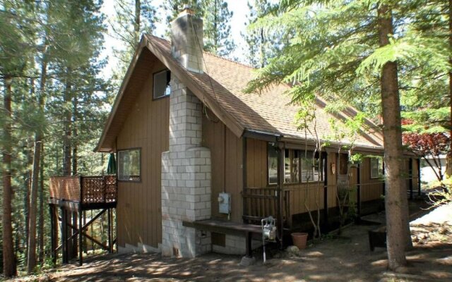 Tahoe Tree House  1831m 3 Bedroom Cabin