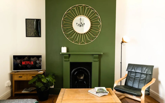 Stunning 1 Bedroom Apartment - Plymouth